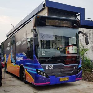 Jasa Pasang Stiker Bis untuk Branding